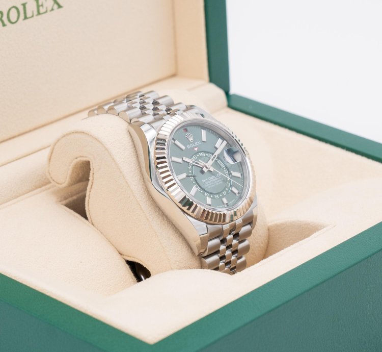 Rolex Sky-dweller Unworn Rolex Skydweller 42mm 336934-0002 Green On Jubilee 2025