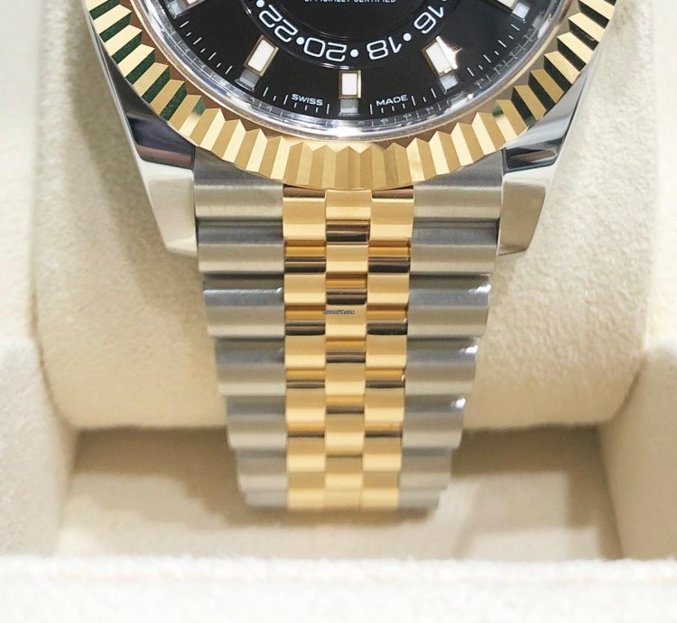 Rolex Sky-dweller Unworn Sky Dweller Two Tone Yellow 326933 Black Index Dial Jubilee Bracelet 42mm