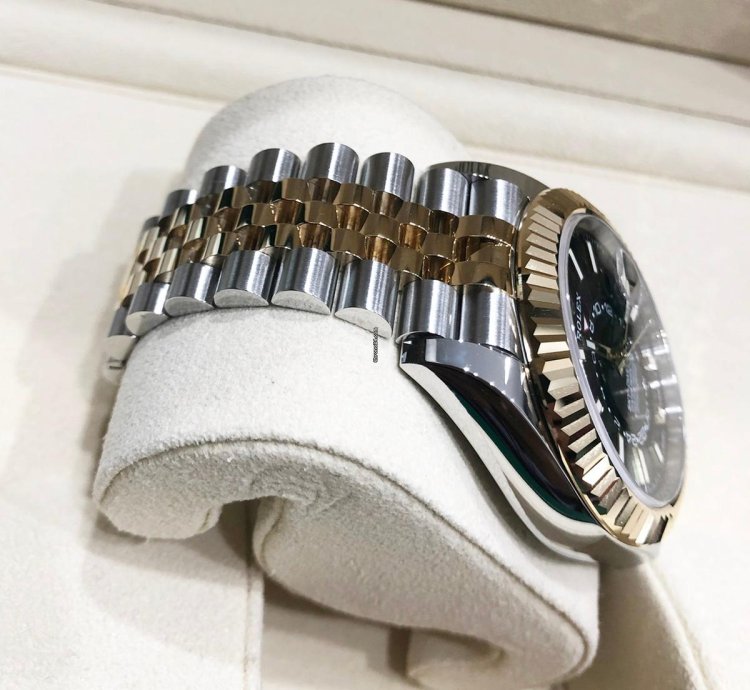 Rolex Sky-dweller Unworn Sky Dweller Two Tone Yellow 326933 Black Index Dial Jubilee Bracelet 42mm