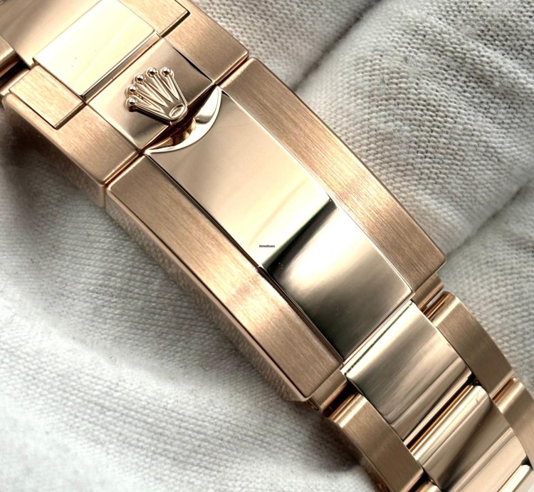 Rolex Daytona Unworn Cosmograph Daytona 40mm Sundust Dial Rose Gold Bracelet 126505 Box Papers 2024