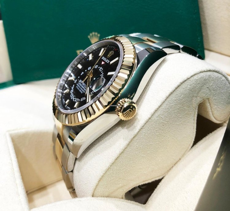 Rolex Sky-dweller Unworn Sky Dweller Two Tone Yellow 326933 Black Index Dial Oyster Bracelet