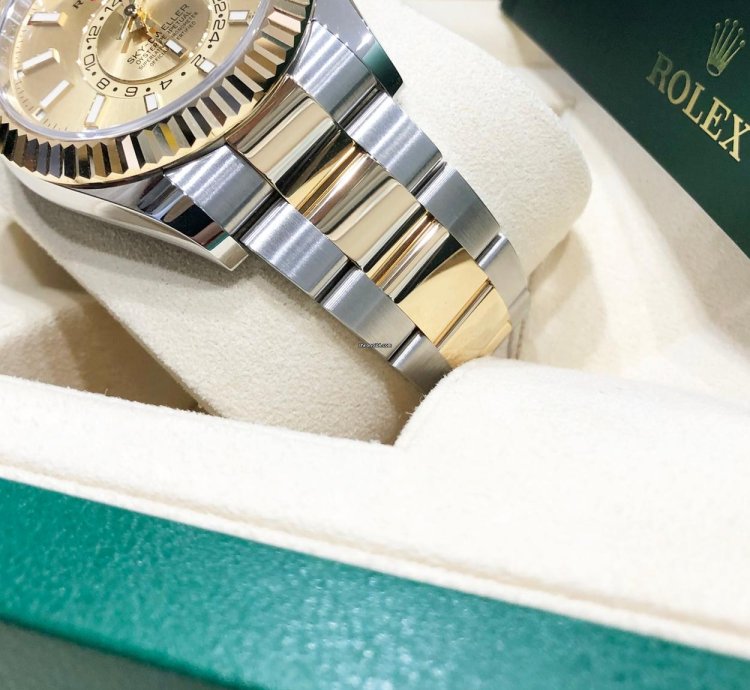 Rolex Sky-dweller Unworn Sky-dweller 326933 Oyster Bracelet 42mm Champagne Dial Two Tone Yellow Gold