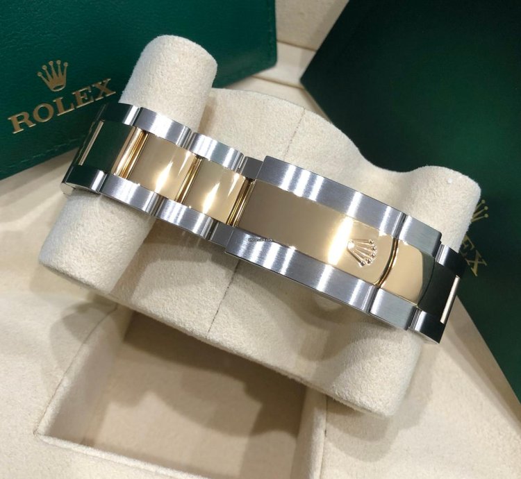 Rolex Sky-dweller Unworn Sky-dweller 326933 Oyster Bracelet 42mm White Dial Two Tone Yellow Gold