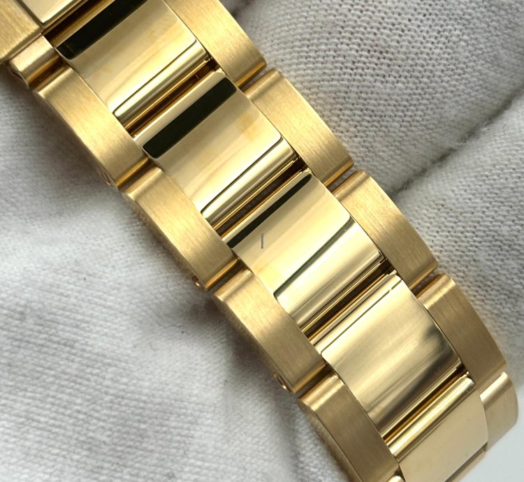 Rolex Daytona Unworn Cosmograph Daytona 40mm White Dial Yellow Gold Bracelet 126508 Box Papers 2024