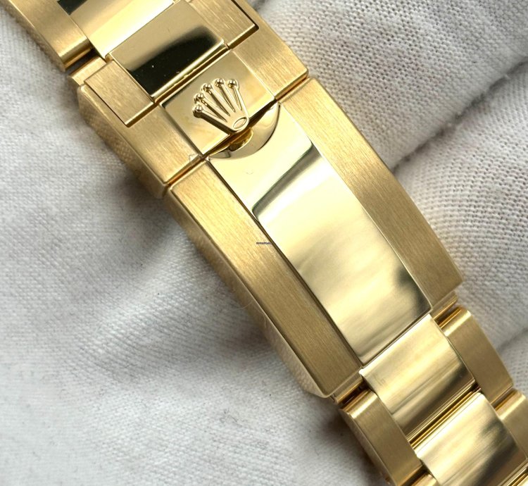 Rolex Daytona Unworn Cosmograph Daytona 40mm White Dial Yellow Gold Bracelet 126508 Box Papers 2024