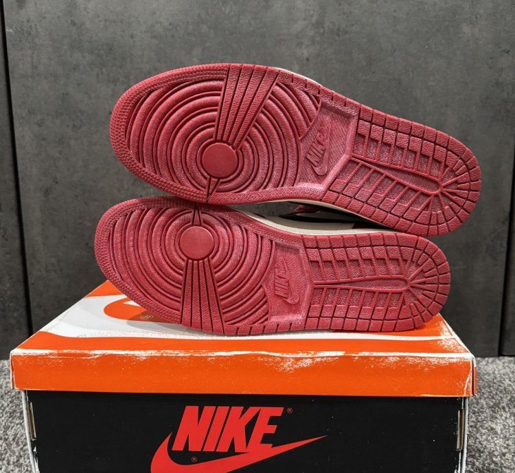 Nike Air Jordan 1 Lost And Found Chicago - 10