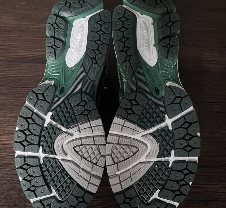 New Balance 860v2 Aime Leon Dore