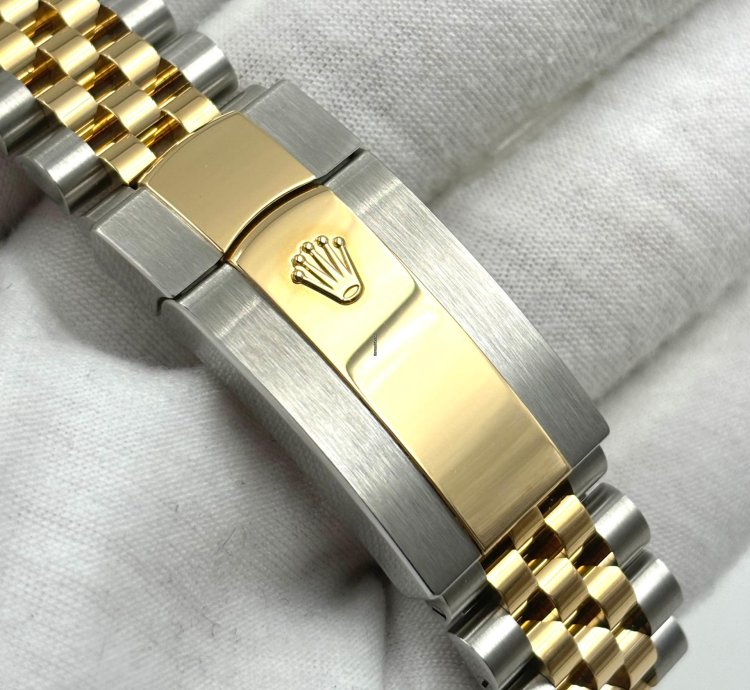Rolex Sky-dweller Unworn Sky-dweller 42mm Champagne Dial Two Tone Jubilee Bracelet 336933 Box Papers 2025