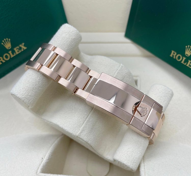 Rolex Daytona Unworn Daytona 116505 Ivory White Dial 18k Rose Gold Oyster Bracelet 40mm