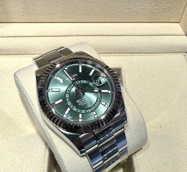 Rolex Sky-dweller Unworn Sky-dweller 42mm Green Dial Oyster Bracelet 336934 2025