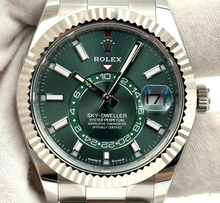 Rolex Sky-dweller Unworn Sky-dweller 42mm Green Dial Oyster Bracelet 336934 Box Papers 2025