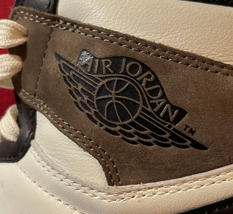Nike Air Jordan 1 Retro High Dark Mocha