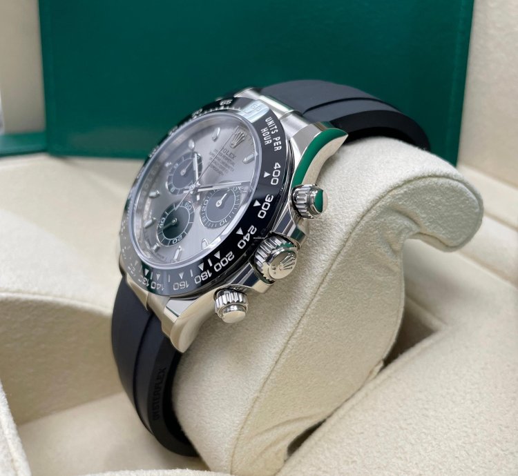Rolex Daytona Unworn Daytona 116519 White Gold Silver Dial Black Sundials Oysterflex Rubber Strap