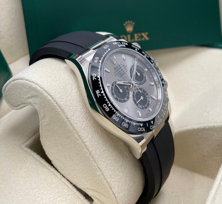 Rolex Daytona Unworn Daytona 116519 White Gold Silver Dial Black Sundials Oysterflex Rubber Strap