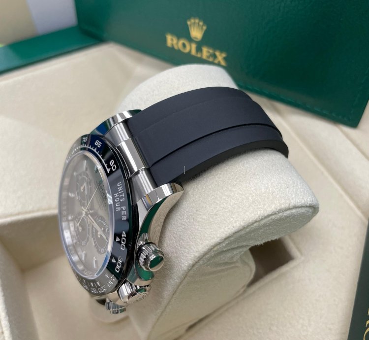 Rolex Daytona Unworn Daytona 116519 White Gold Silver Dial Black Sundials Oysterflex Rubber Strap