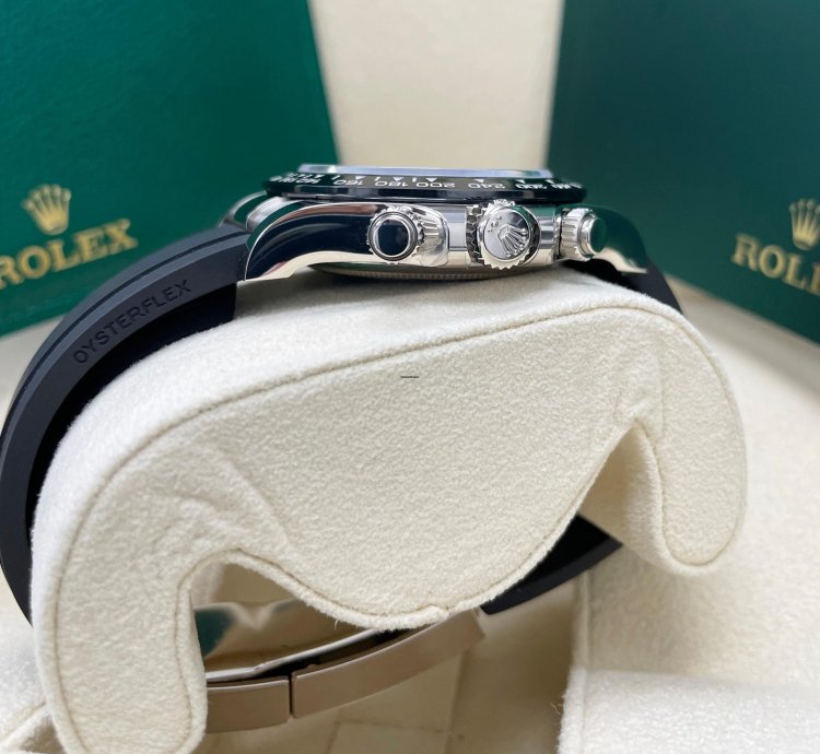 Rolex Daytona Unworn Daytona 116519 White Gold Silver Dial Black Sundials Oysterflex Rubber Strap
