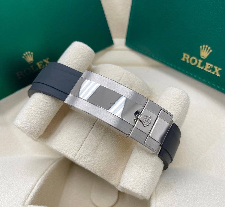 Rolex Daytona Unworn Daytona 126519 Baby Lemans White Gold Black Dial Silver Subdials Oysterflex Rubber