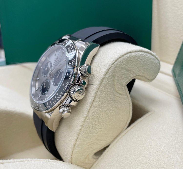 Rolex Daytona Unworn Daytona 126519 White Gold Silver Dial Black Sundials Oysterflex Rubber Strap