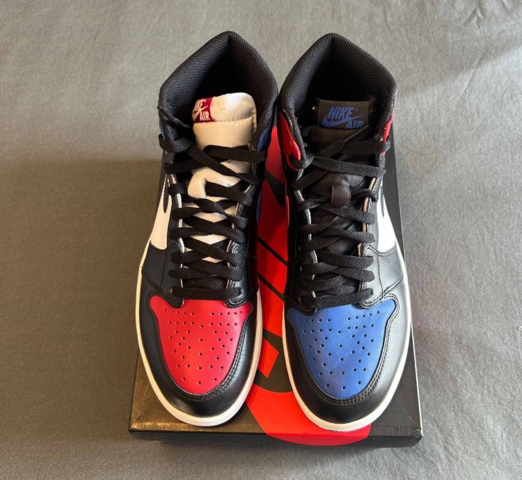 Nike Air Jordan 1 Retro Top 3 Size 8 5 555088 026