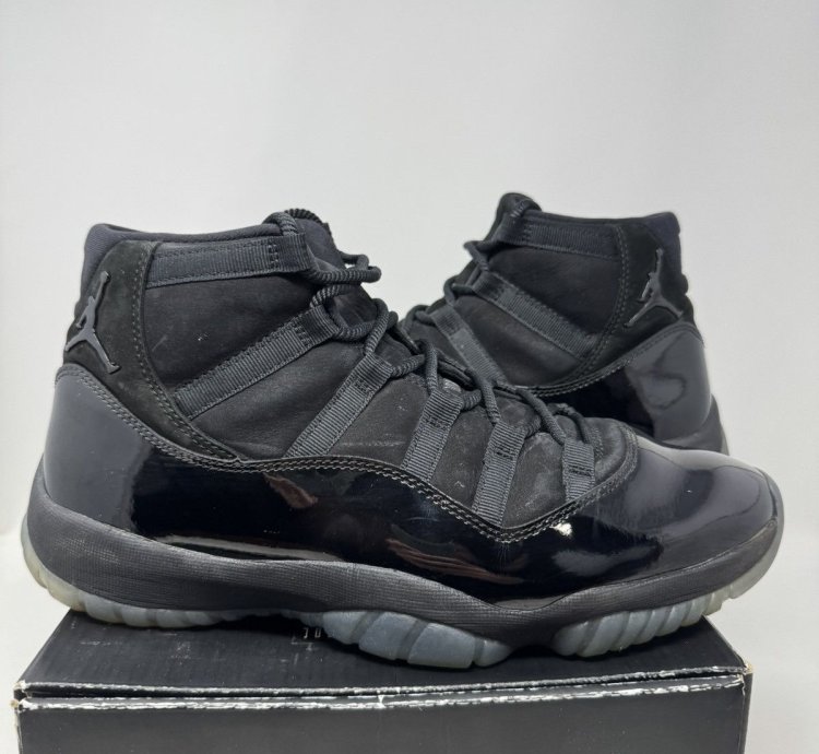 Nike Air Jordan 11 Retro Cap And Gown