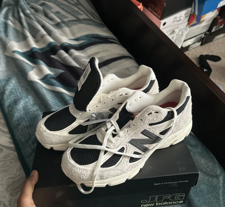 New Balance 990
