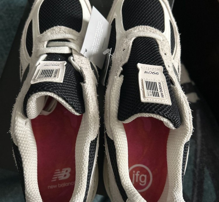 New Balance 990