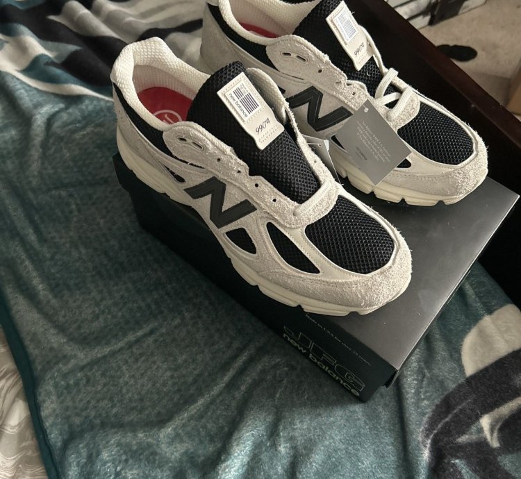 New Balance 990