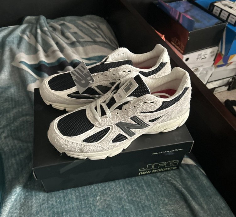 New Balance 990