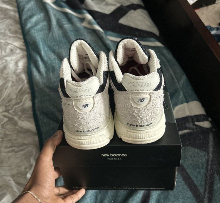 New Balance 990