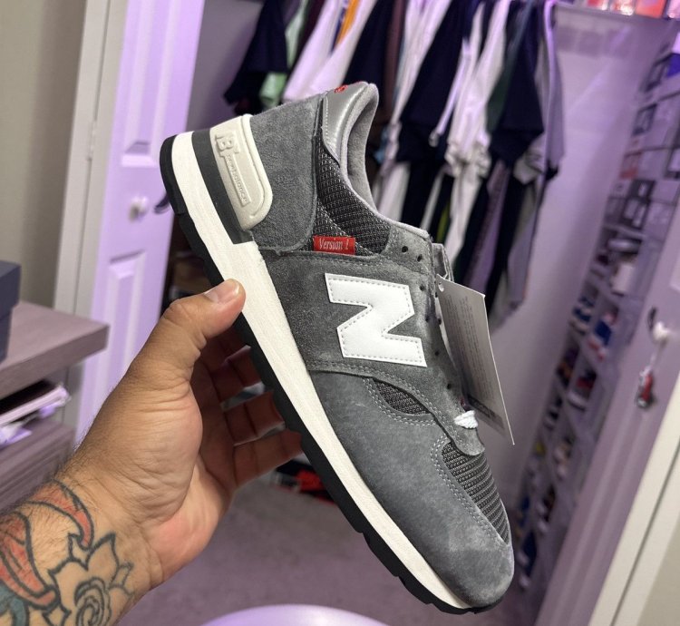 New Balance 990v1