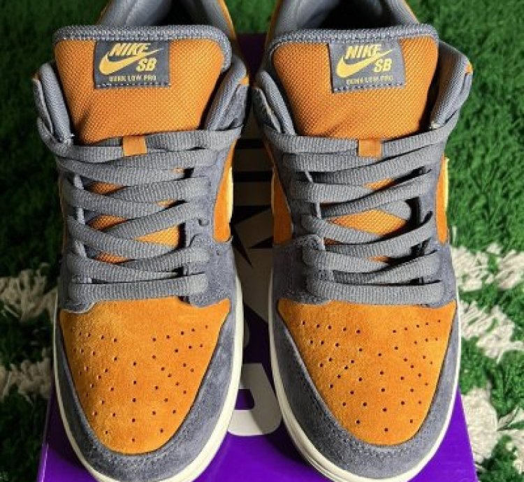 Dunk Low Sb Light Carbon Monarch