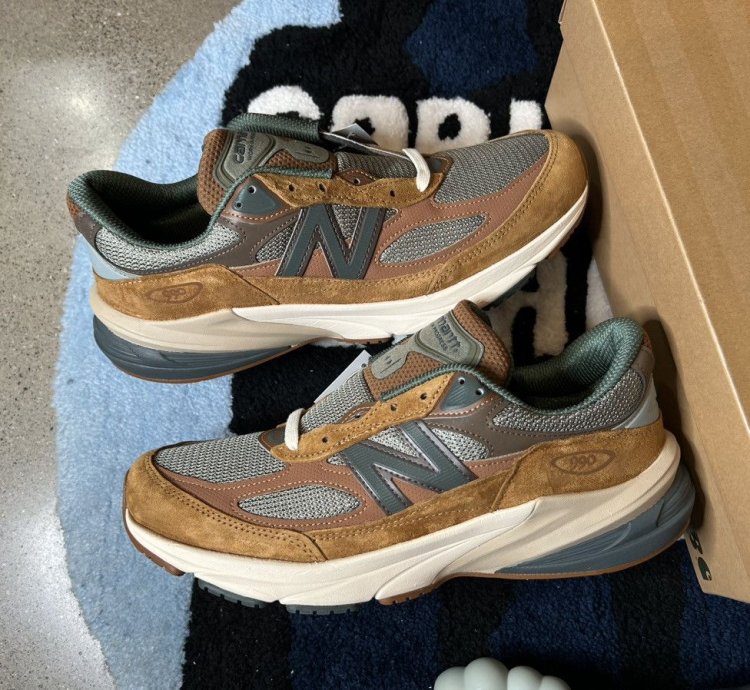 New Balance 990v2 Carhartt