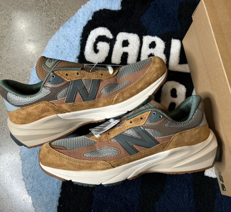New Balance 990v2 Carhartt