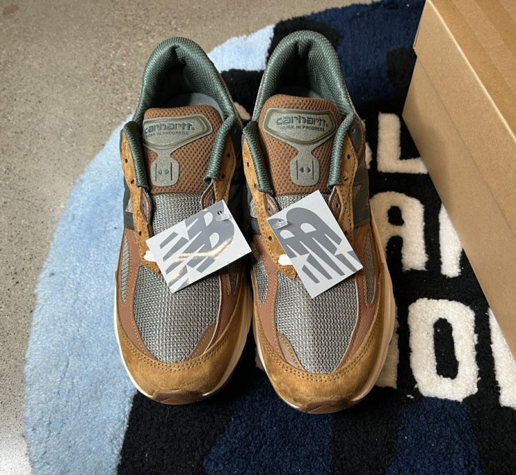 New Balance 990v2 Carhartt