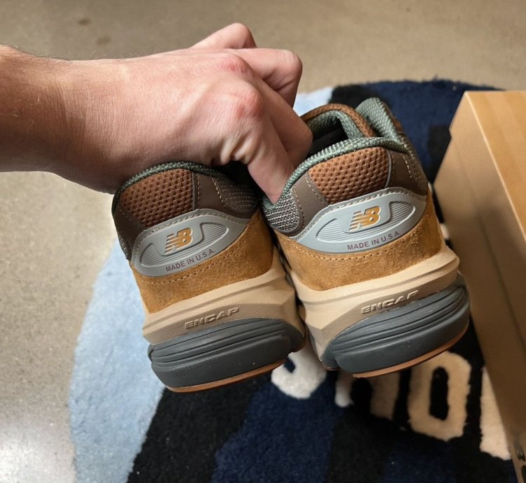 New Balance 990v2 Carhartt