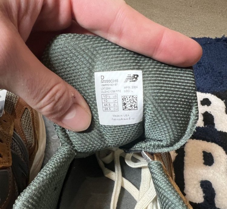 New Balance 990v2 Carhartt