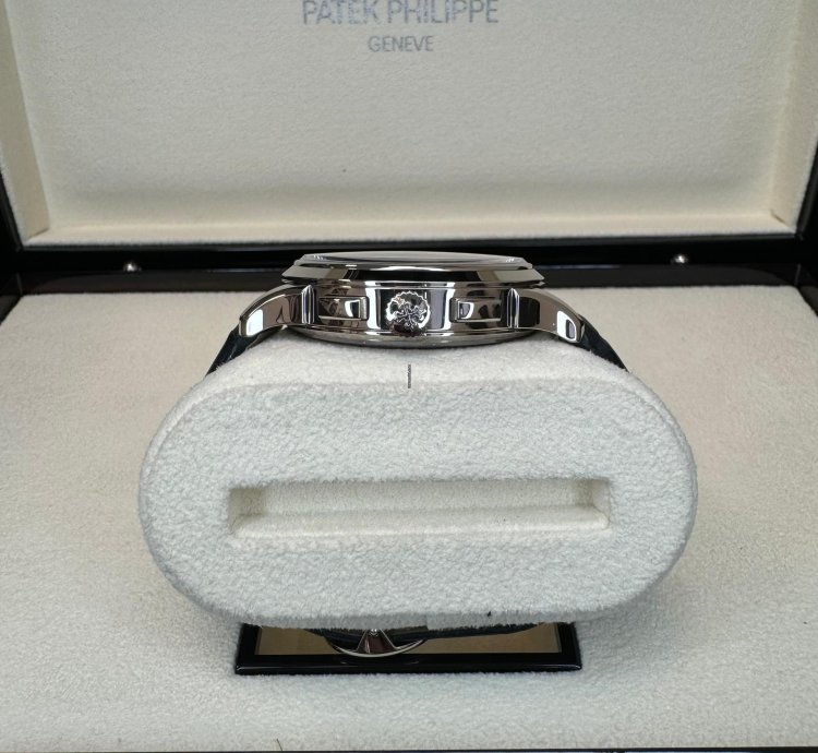 Patek Philippe World Time Chronograph 5930g-001