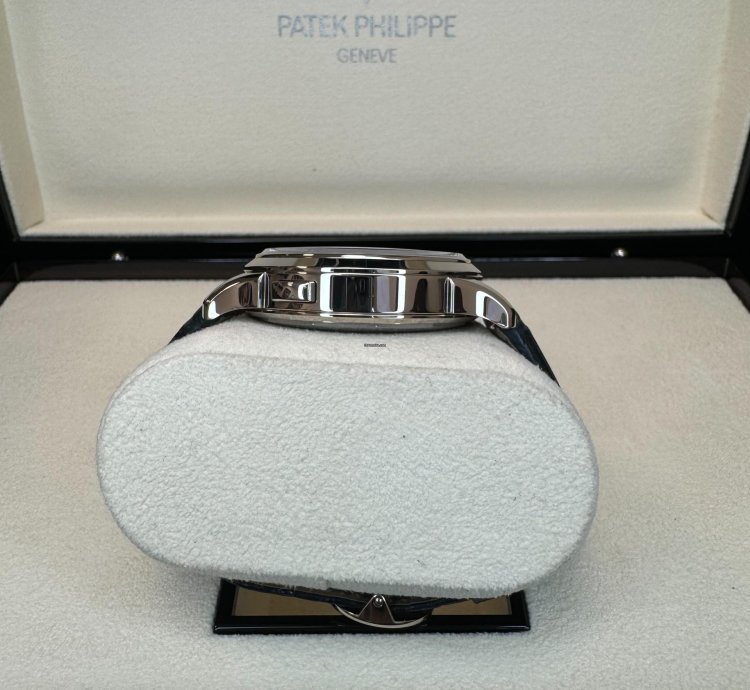 Patek Philippe World Time Chronograph 5930g-001