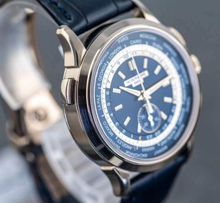 Patek Philippe World Time Chronograph 5930g-001 Whitegold 2018 Full Set