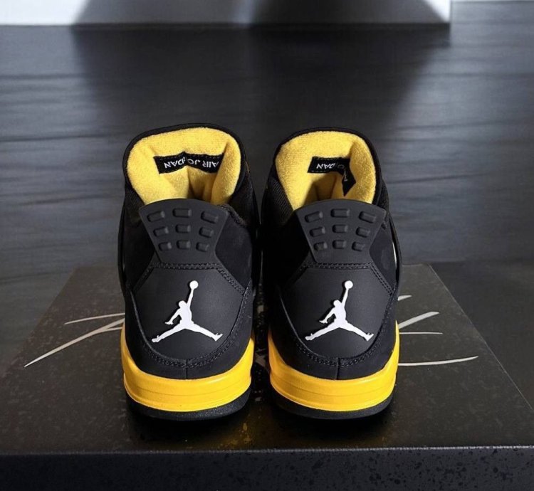 Nike Air Jordan 4 Retro