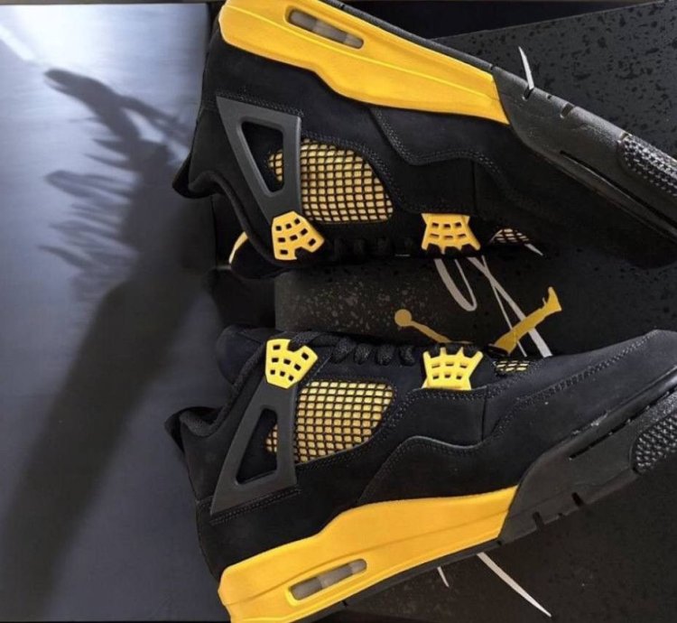Nike Air Jordan 4 Retro
