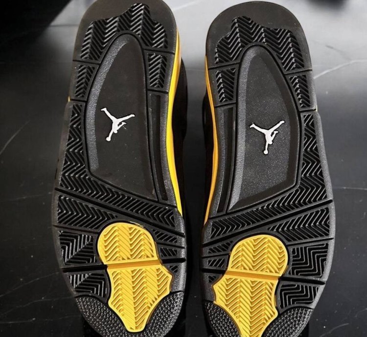 Nike Air Jordan 4 Retro