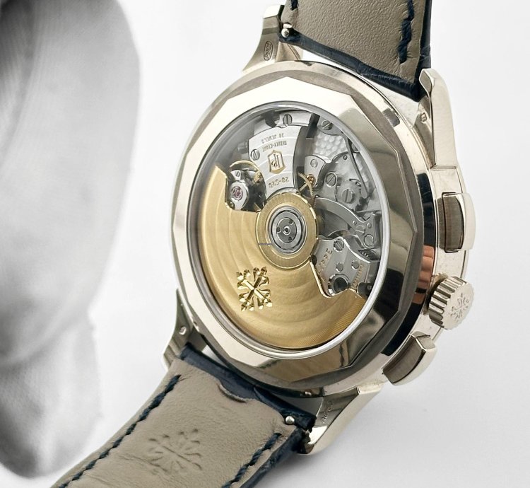Patek Philippe World Time Chronograph Complications 5930g-010 World Time Flyback Chronograph White Gold Blue Dial 2019