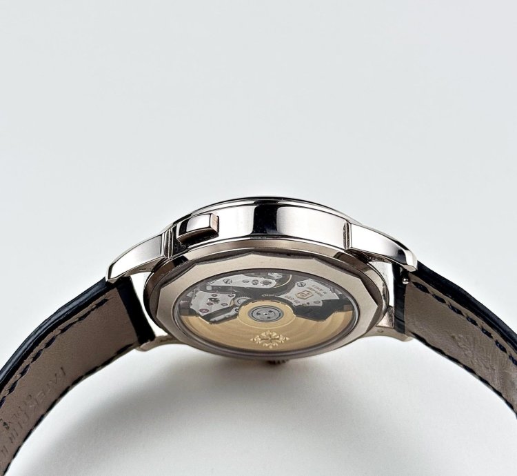 Patek Philippe World Time Chronograph Complications 5930g-010 World Time Flyback Chronograph White Gold Blue Dial 2020
