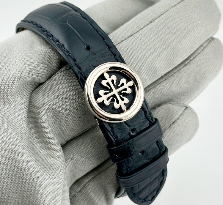 Patek Philippe World Time Chronograph Complications 5930g-010 World Time Flyback Chronograph White Gold Blue Dial 2022