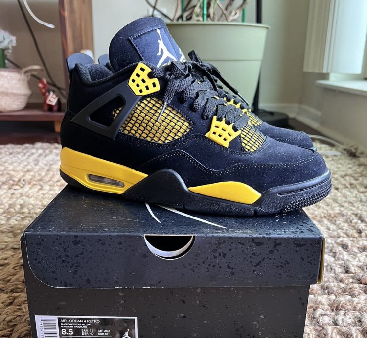Nike Air Jordan 4 Retro Thunder 2023