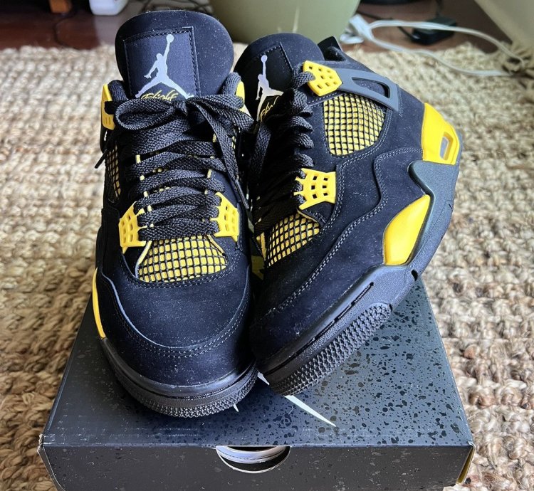 Nike Air Jordan 4 Retro Thunder 2023