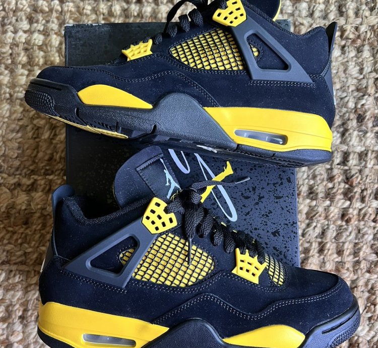 Nike Air Jordan 4 Retro Thunder 2023