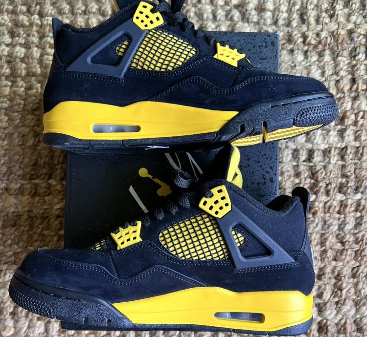 Nike Air Jordan 4 Retro Thunder 2023