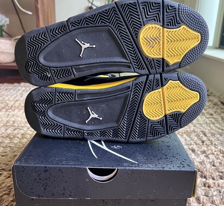 Nike Air Jordan 4 Retro Thunder 2023